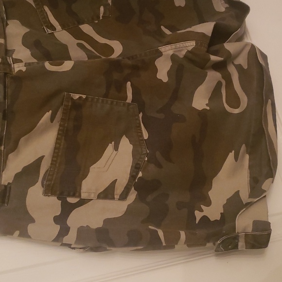 Camouflage Tie Belted Shorts - Picture 6 of 9